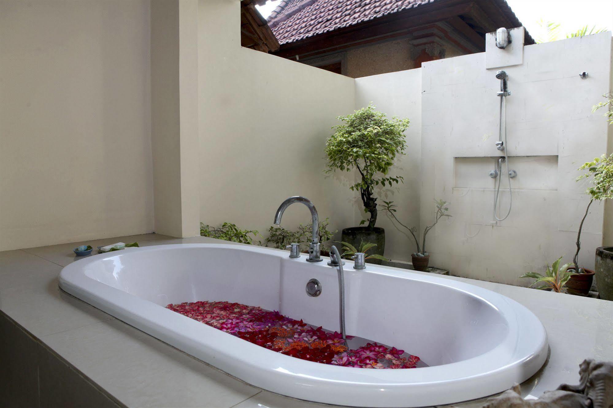 Natah Bale Villas Sanur Esterno foto